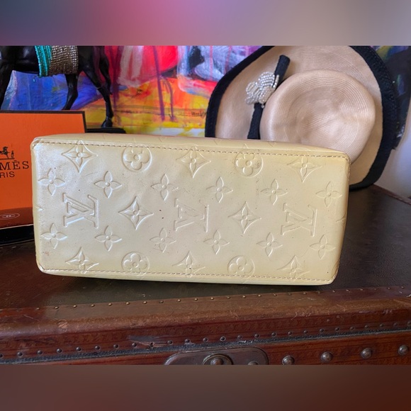 Rare Vintage LOUIS VUITTON Yellow Vernis patent Leather Reade Handbag Purse Bag - Picture 6 of 11